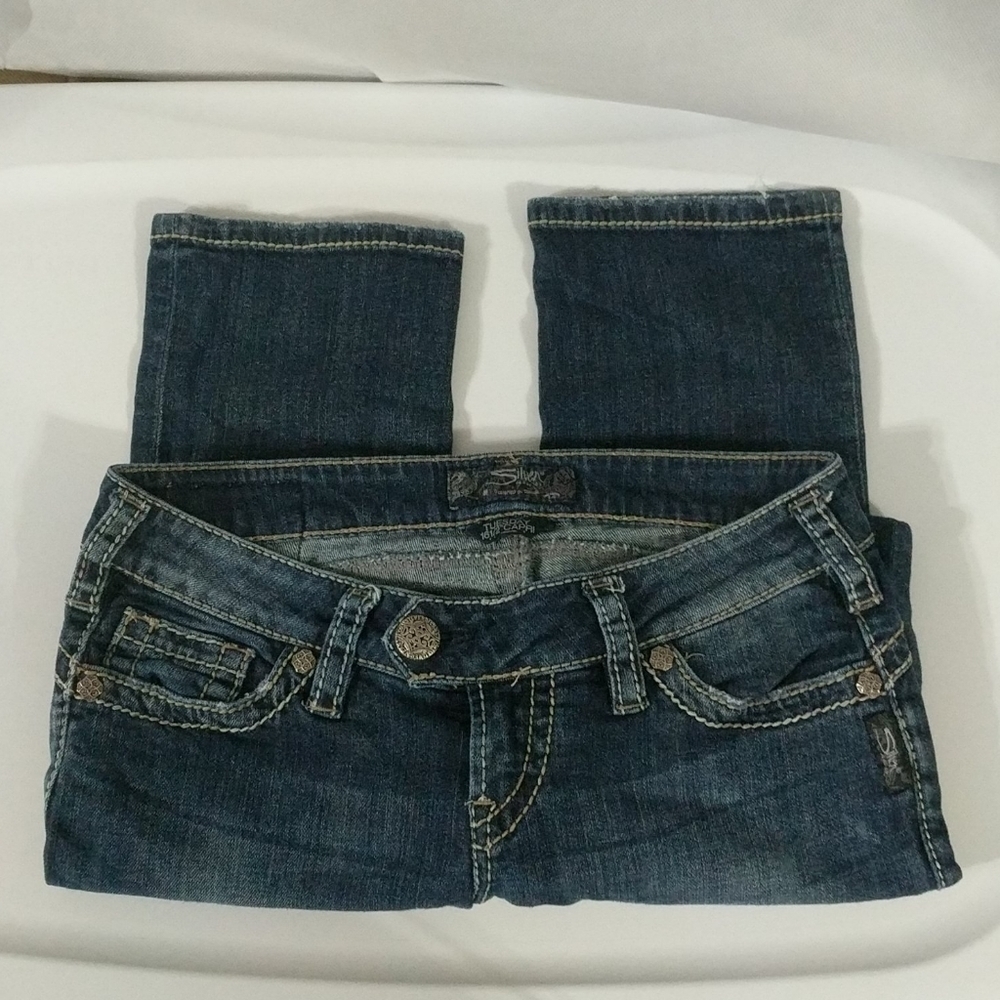 𝅺Silver Tuesday 16.5" Capri Dark Wash Jeans - size 27